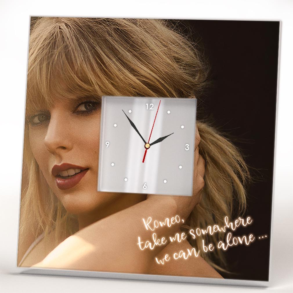Часы Певица Тейлор Свифт 260x260 мм (C04662) - фото 1 Часы Певица Тейлор Свифт 260x260 мм (C04662) - фото 1