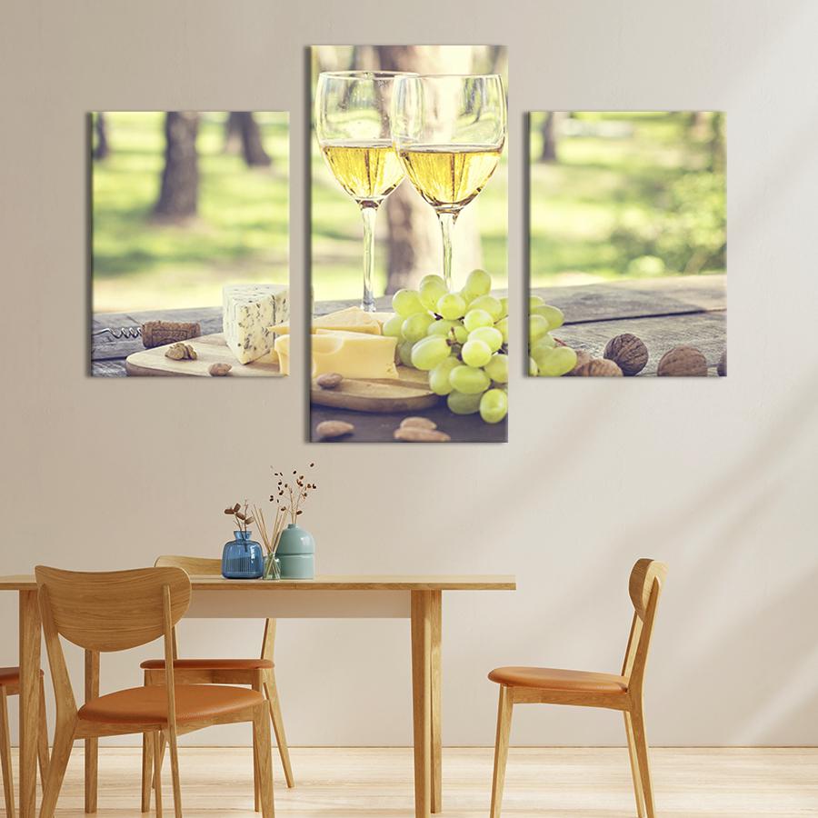 Картина для интерьера Винный натюрморт на деревянном столе 96x60 см (298-32)