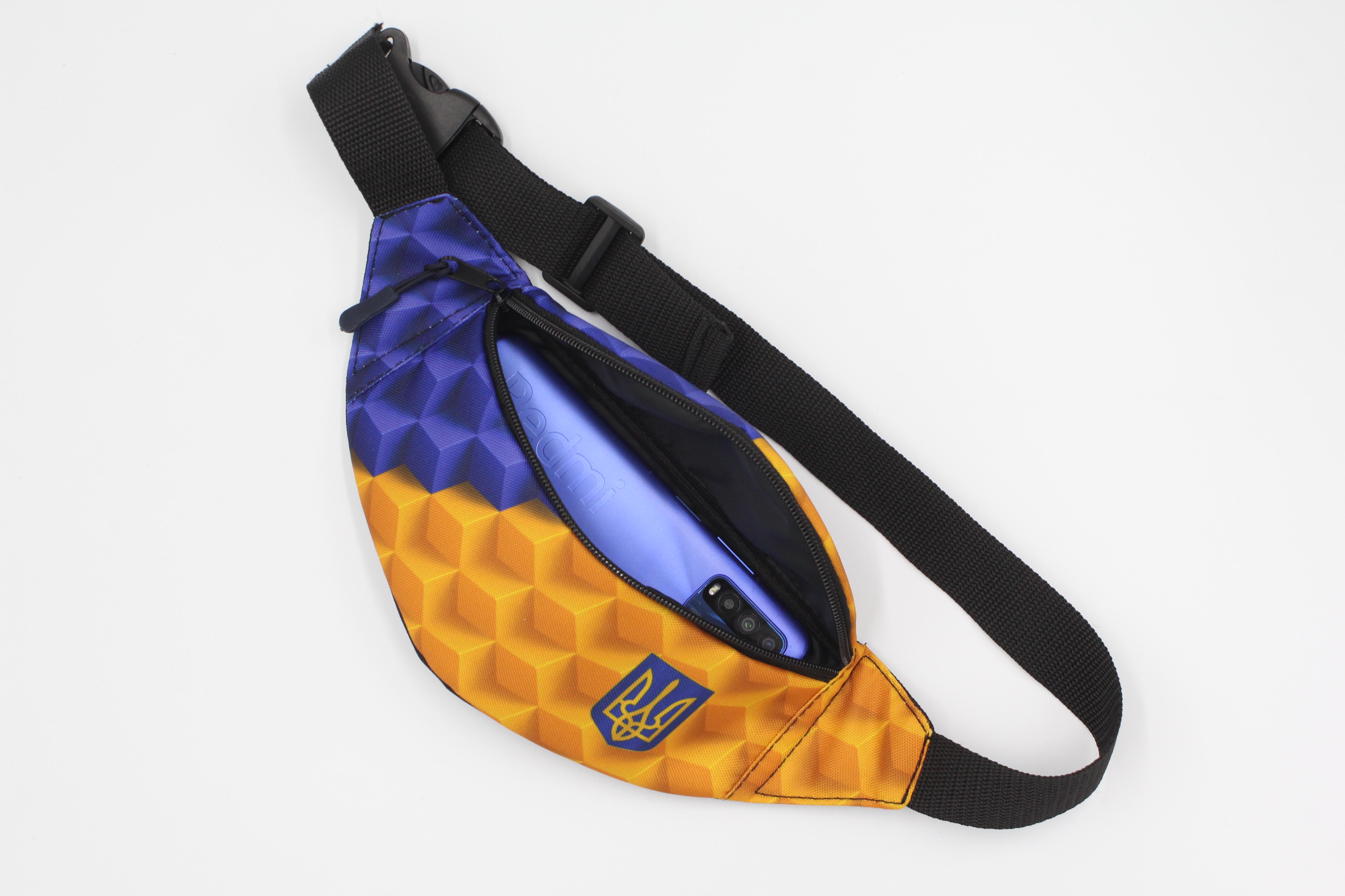 Бананка дитяча з регулюючим ремінцем 4-8 років Тризуб 25х11 см Синьо-жовтий (Д-026) - фото 2 Бананка дитяча з регулюючим ремінцем 4-8 років Тризуб 25х11 см Синьо-жовтий (Д-026) - фото 2