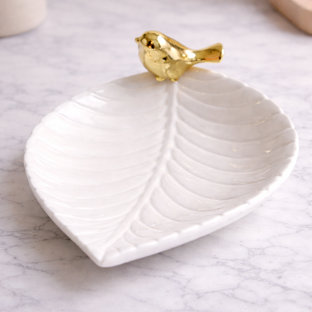 Подставка-тарелочка для украшений и колец Листок с золотой птичкой фарфоровая 13 см (31779568) Подставка-тарелочка для украшений и колец Листок с золотой птичкой фарфоровая 13 см (31779568)