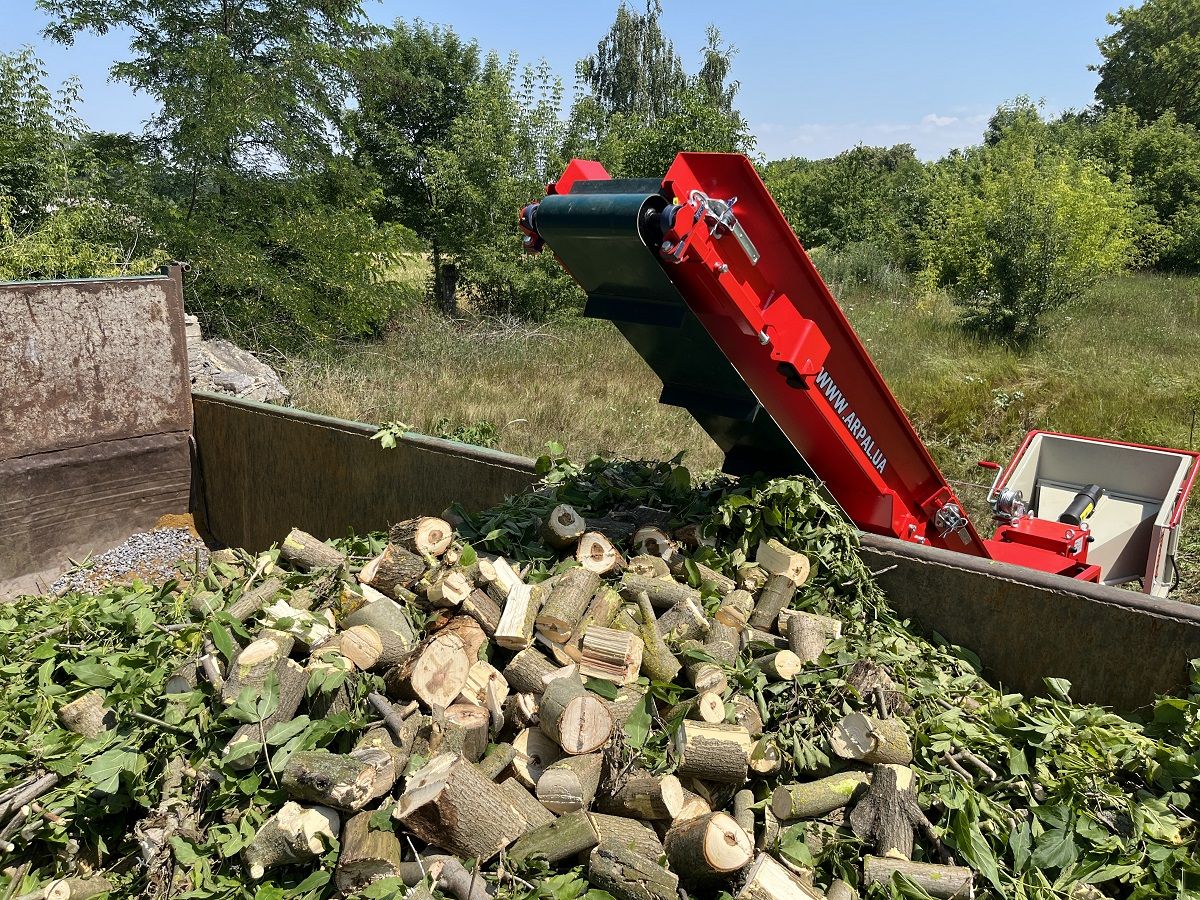 Подрібнювач гілок Arpal на шматки дров з бензиновим двигуном на причепі (АМ-120БД-К) - фото 26 Подрібнювач гілок Arpal на шматки дров з бензиновим двигуном на причепі (АМ-120БД-К) - фото 26