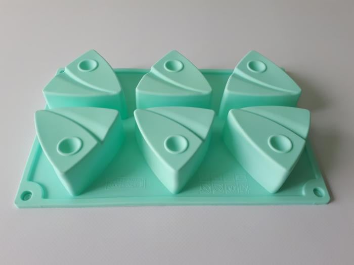 Форма кондитерская для выпечки пирожных Треугольники силиконовая 6 шт. 23,5x15x4 см (19394) - фото 2