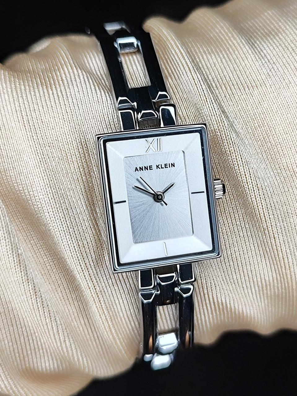 Наручные часы женские Anne Klein AK/3945SVSV с серебристым циферблатом и стальным браслетом