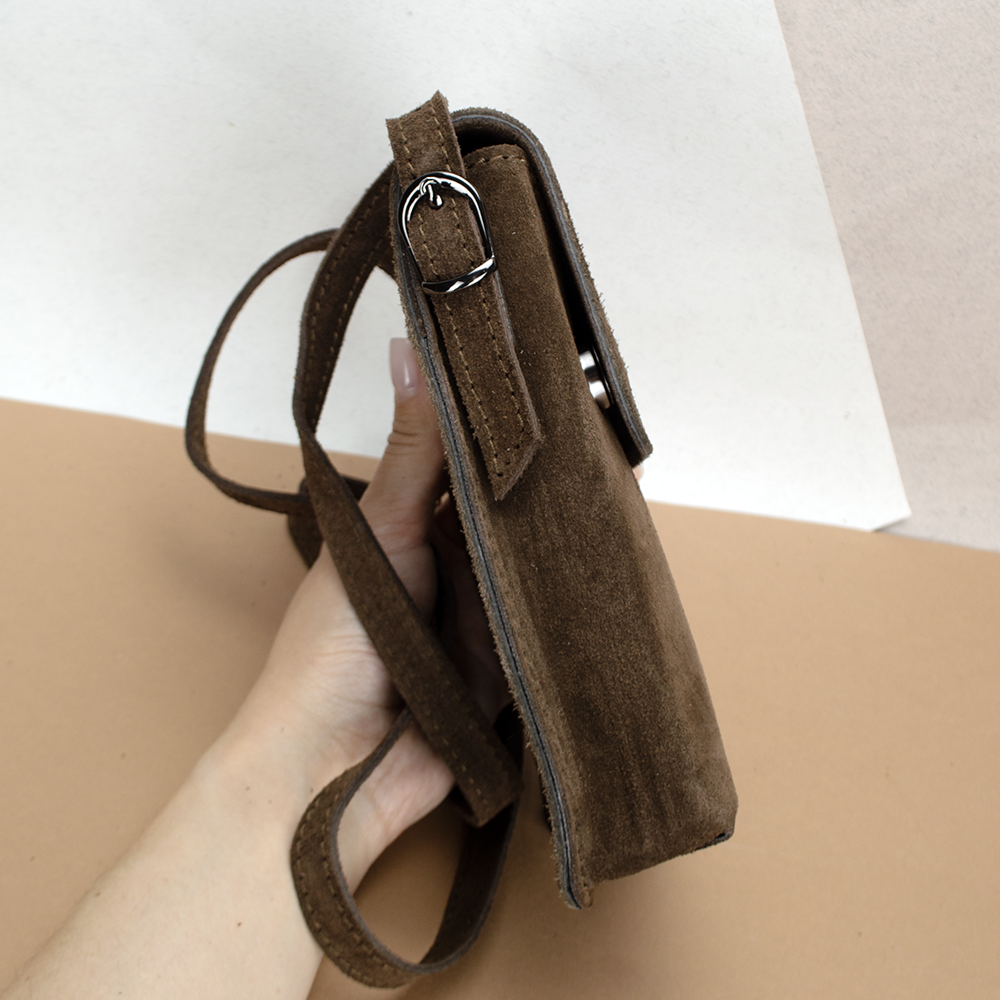 Сумка для телефону жіноча Virginia Conti 03804 замшева Шоколадний (2400553891) - фото 3 Сумка для телефону жіноча Virginia Conti 03804 замшева Шоколадний (2400553891) - фото 3