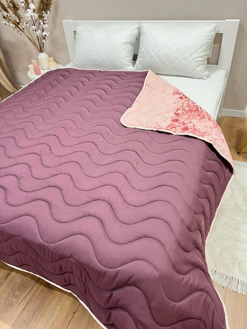 Одеяло летнее двухстороннее с рисунком полутораспальное 150x210 см Бордовый (27455709) - фото 4 Одеяло летнее двухстороннее с рисунком полутораспальное 150x210 см Бордовый (27455709) - фото 4