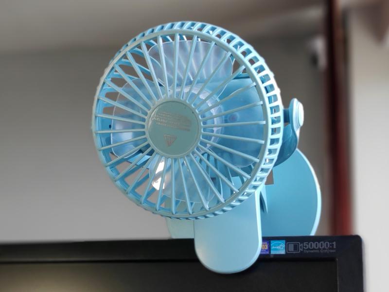 Переносной USB мини-вентилятор Mini Fan XH-09 с аккумулятором на прищепке Голубой (1402) - фото 2