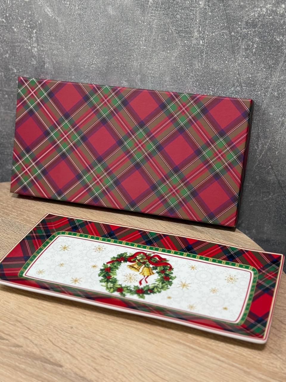 Блюдо сервировочное новогоднее Lefard Royal Cristmas фарфоровое 30,5х11,5 см Зеленый/Красный (922-162)