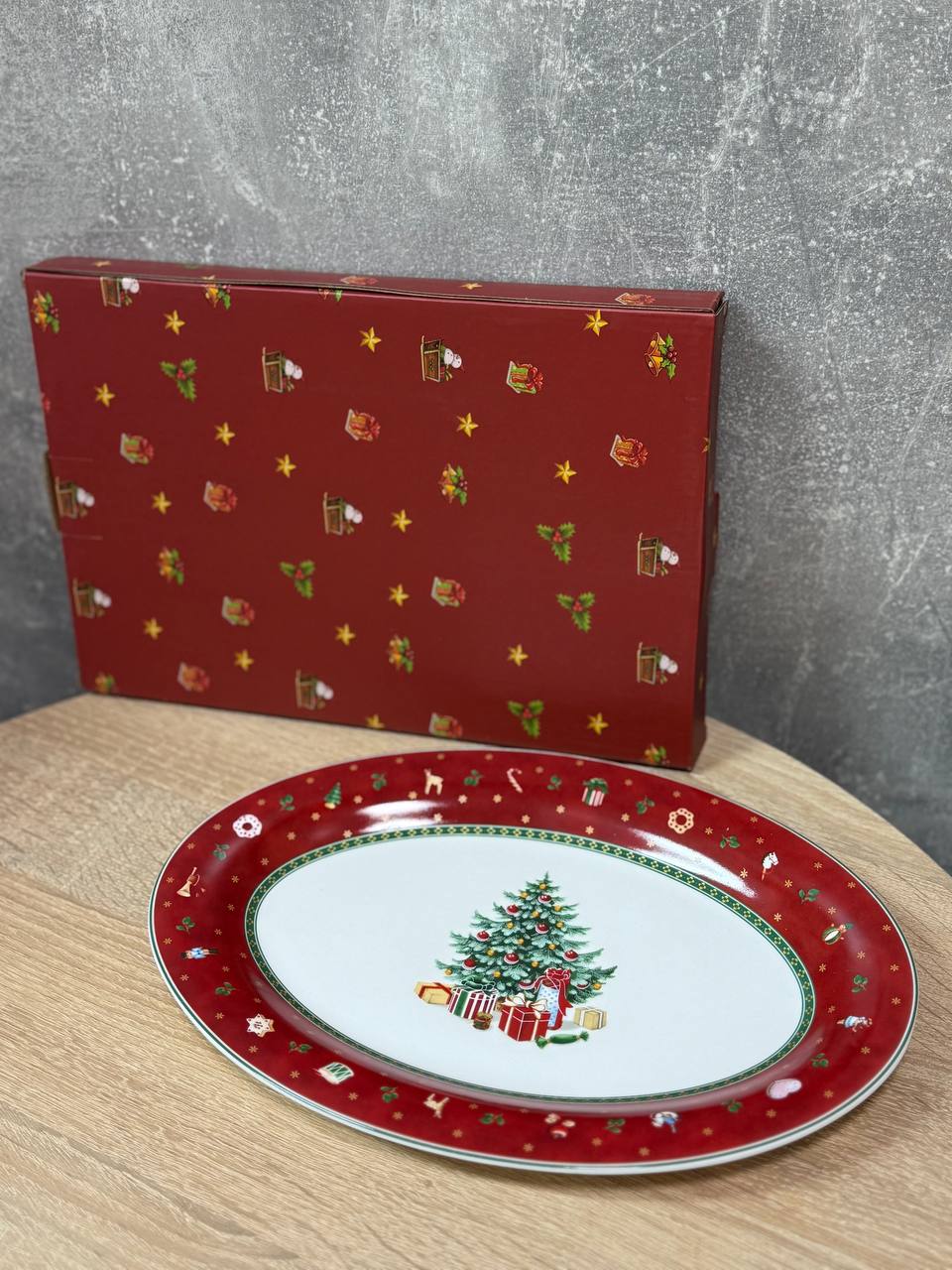 Блюдо сервировочное новогоднее Yiwu Christmas фарфоровое 30,5 см Белый/Красный (HP-SDHK-42)