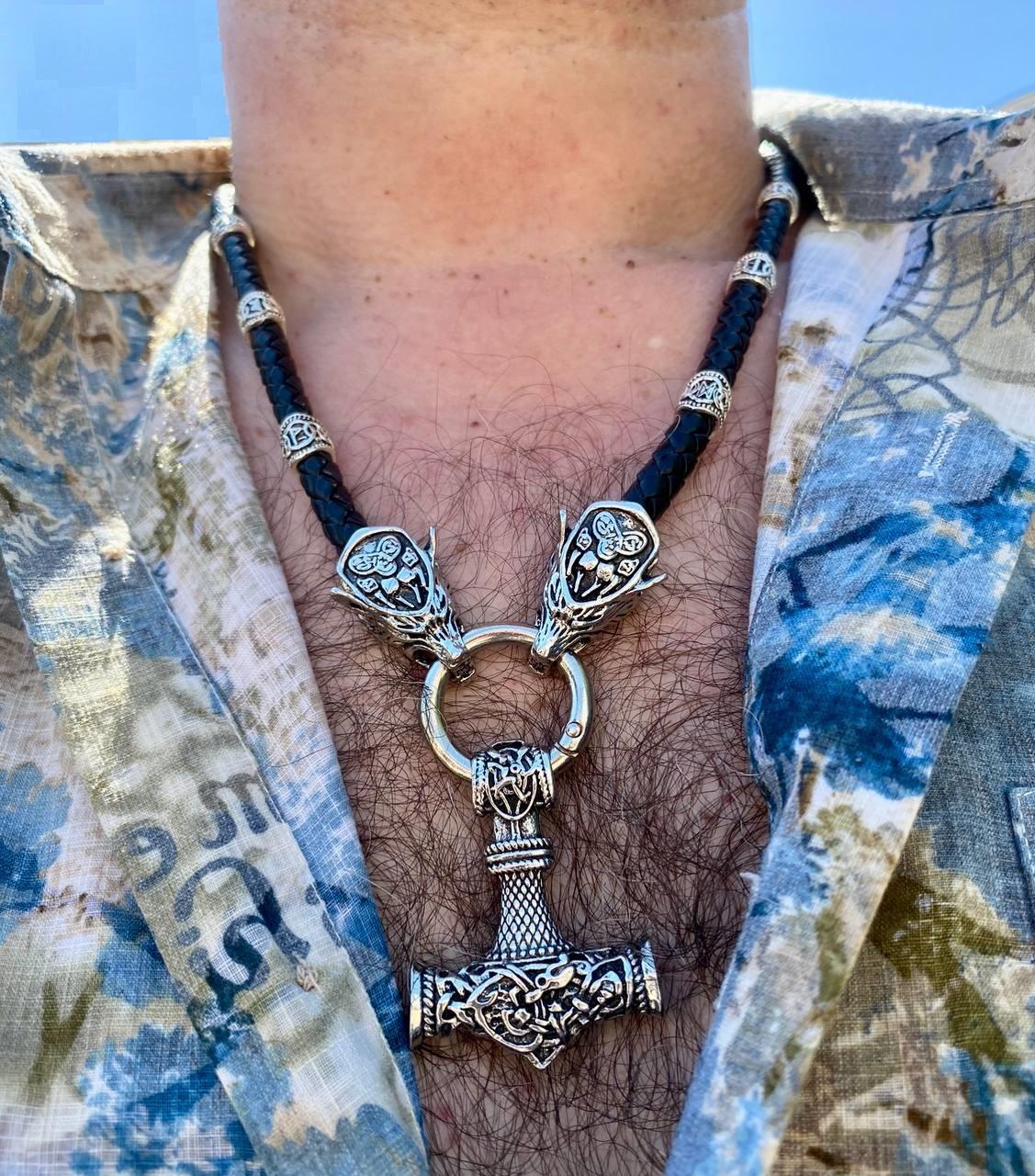 Колье шнур с рунами и кулоном молот Тора LITAURS мужское (24071) - фото 2 Колье шнур с рунами и кулоном молот Тора LITAURS мужское (24071) - фото 2