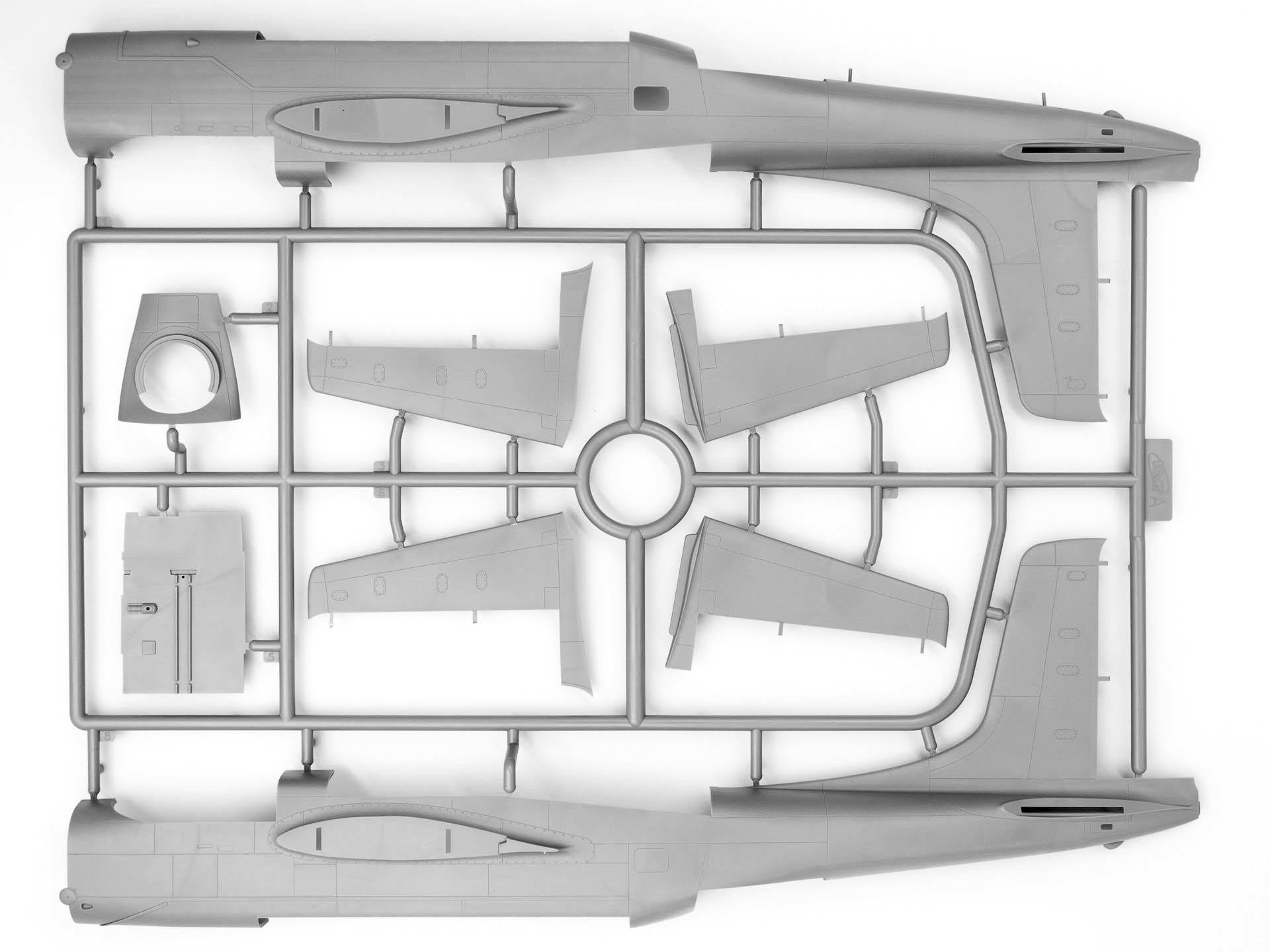 Збірна модель ICM A-26С-15 Invader з пілотами та наземним персоналом (48288) - фото 8