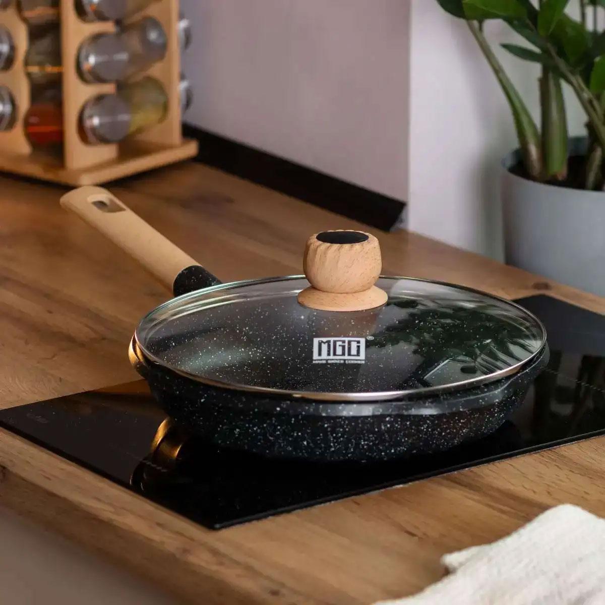 Сковорода універсальна MGC алюмінієва з антипригарним покриттям 28 см Чорний (2358506311) - фото 2 Сковорода універсальна MGC алюмінієва з антипригарним покриттям 28 см Чорний (2358506311) - фото 2