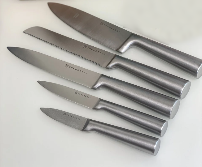 Набор ножей Edenberg 6 пр. с подставкой Красный (EB-11008) Набор ножей Edenberg 6 пр. с подставкой Красный (EB-11008)