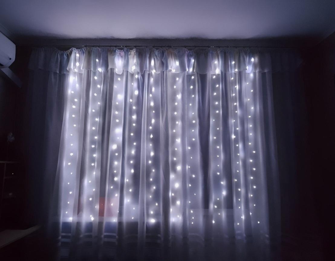 Гірлянда штора світлодіодні краплі від USB 8 режимів з пультом 3x2 м 200 LED Холодний білий - фото 6 Гірлянда штора світлодіодні краплі від USB 8 режимів з пультом 3x2 м 200 LED Холодний білий - фото 6