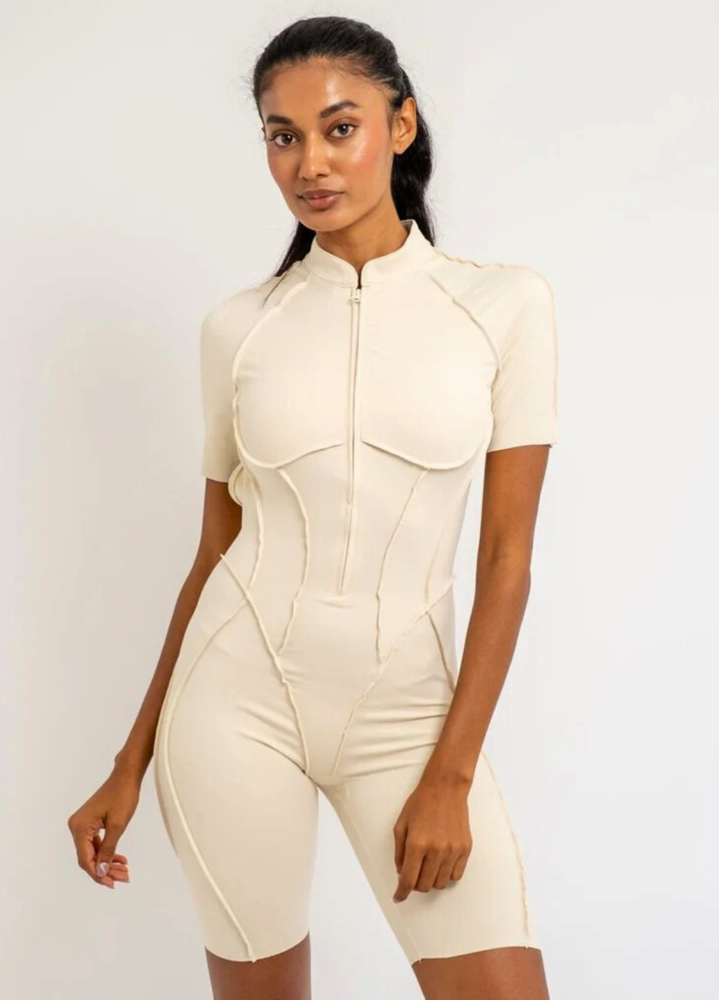 Комбинезон женский для фитнеса с открытой спиной и моделирующими швами для тренировок и повседневных шорт L Кремовый (70257/L) Комбинезон женский для фитнеса с открытой спиной и моделирующими швами для тренировок и повседневных шорт L Кремовый (70257/L)