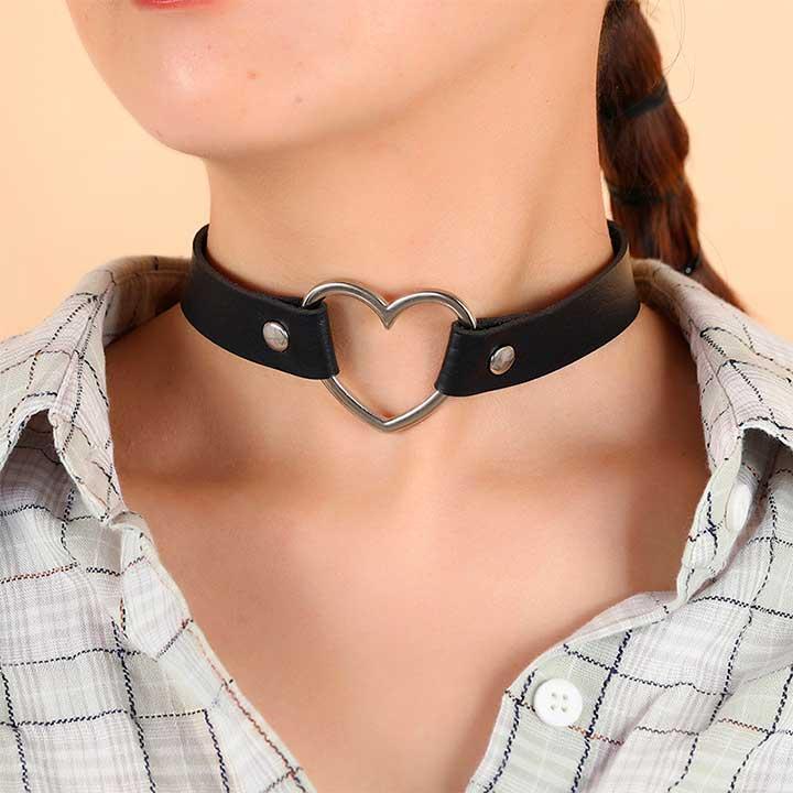 Чокер із серцем у стилі BDSM шкіряний One size (K0595-1) - фото 4 Чокер із серцем у стилі BDSM шкіряний One size (K0595-1) - фото 4