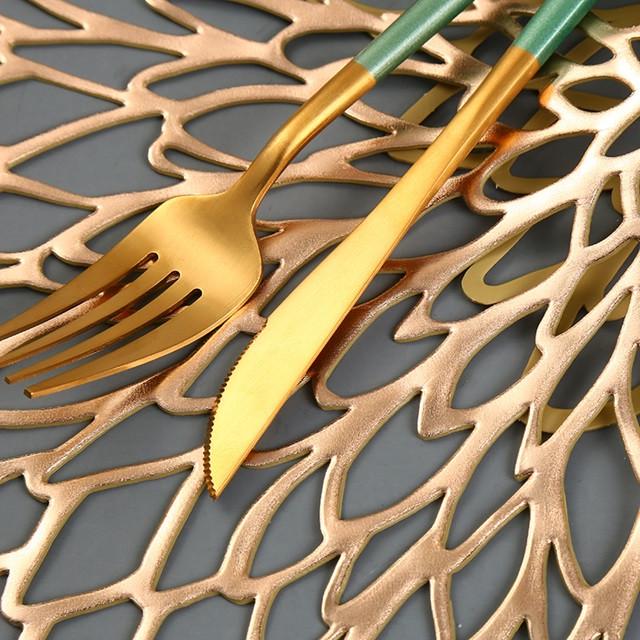 Набор сервировочных салфеток круглых 2 шт. Золотойй (18571) - фото 2 Набор сервировочных салфеток круглых 2 шт. Золотойй (18571) - фото 2