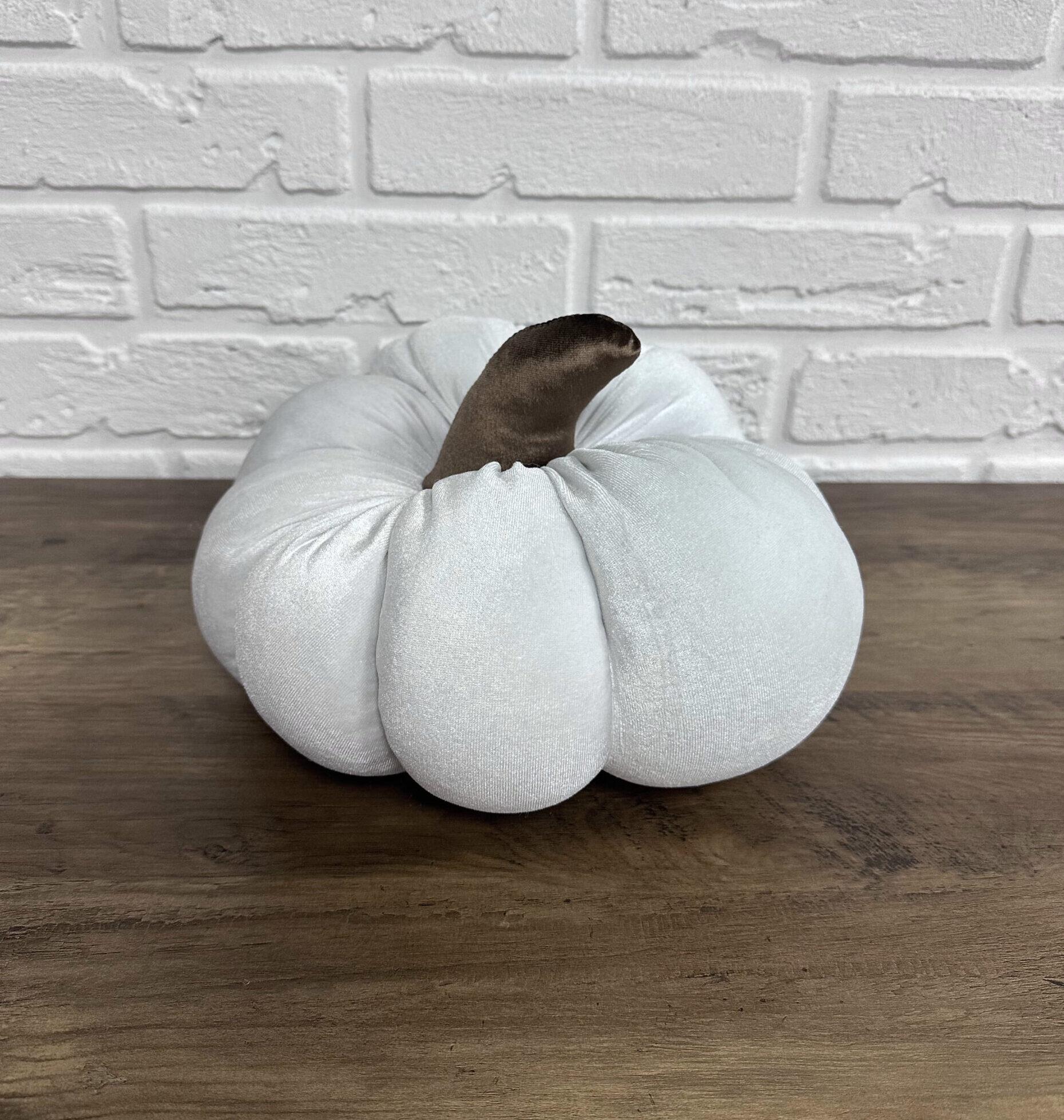 Подушка Comfort Home гарбуз декоративний велюрова мерехтлива Ø 40 см - фото 1 Подушка Comfort Home гарбуз декоративний велюрова мерехтлива Ø 40 см - фото 1