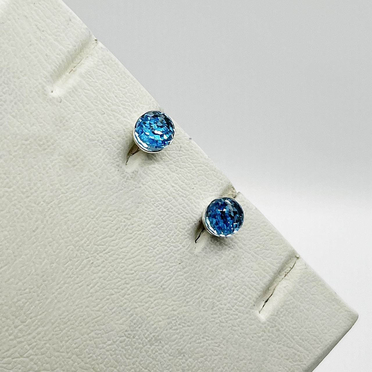 Серебряные серьги-пусеты с кристаллами Swarovski 1,78 г (2601677950) Серебряные серьги-пусеты с кристаллами Swarovski 1,78 г (2601677950)