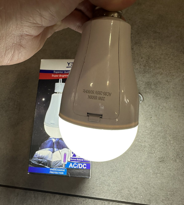 Светодиодная лампочка Y-3920 20W E27 6500K с двумя аккумуляторами и крючком - фото 3