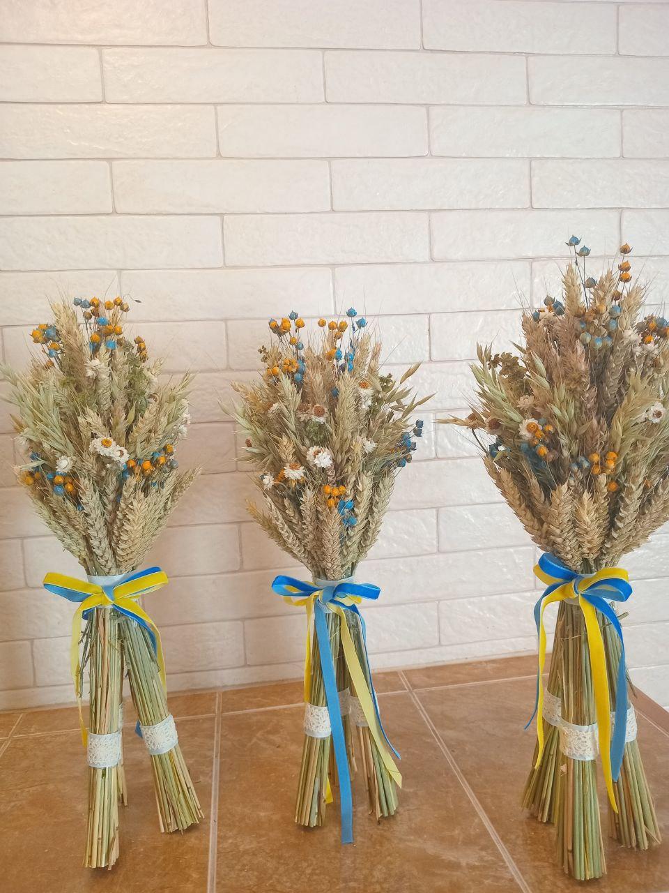 Дідух різдвяний з колосcя пшениці/льону та вівса на трьох ніжках 40-45 см з українською стрічкою (2814652889) - фото 6 Дідух різдвяний з колосcя пшениці/льону та вівса на трьох ніжках 40-45 см з українською стрічкою (2814652889) - фото 6