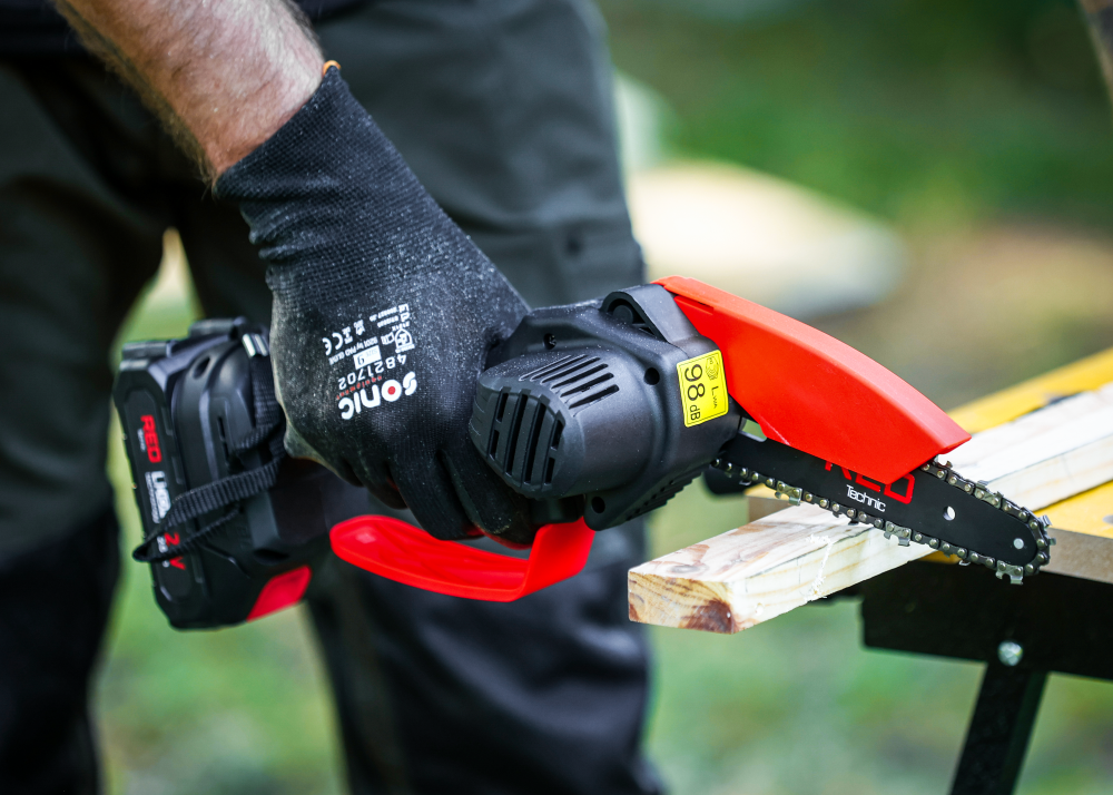 Пила аккумуляторная цепная мини Red Technic RTMPA0064 4"/6" 2 Ач 20 В - фото 22 Пила аккумуляторная цепная мини Red Technic RTMPA0064 4"/6" 2 Ач 20 В - фото 22