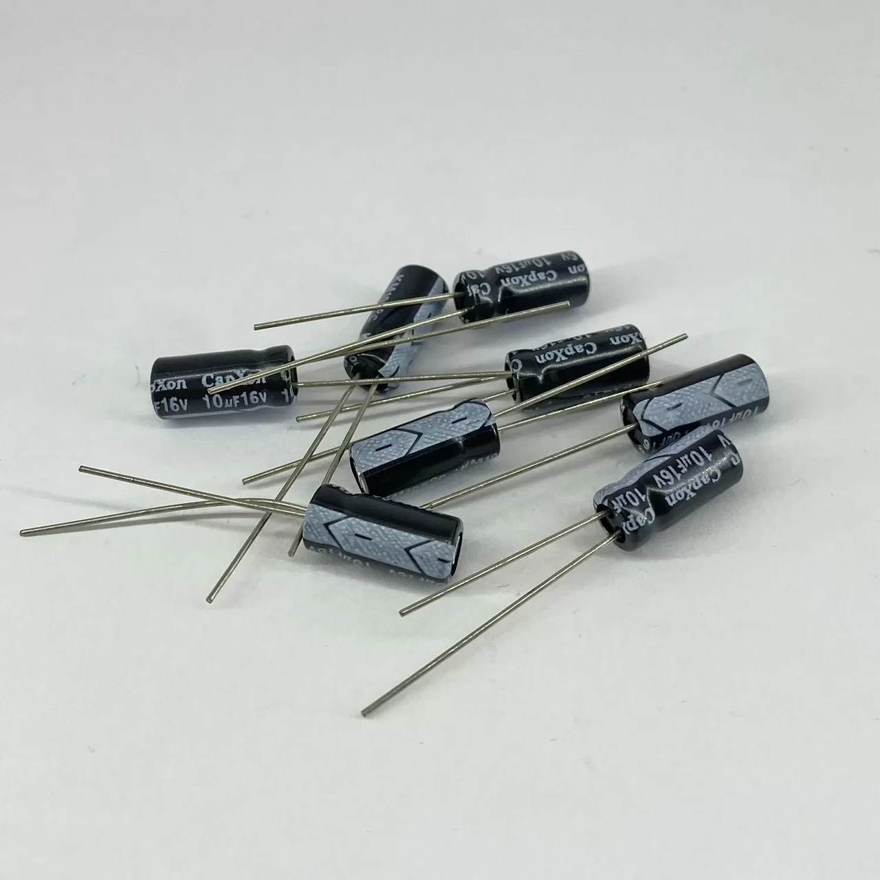 Конденсаторы электролитические CapXon 10 мкф 16V 5x11 мм 105 °C (1947114395)