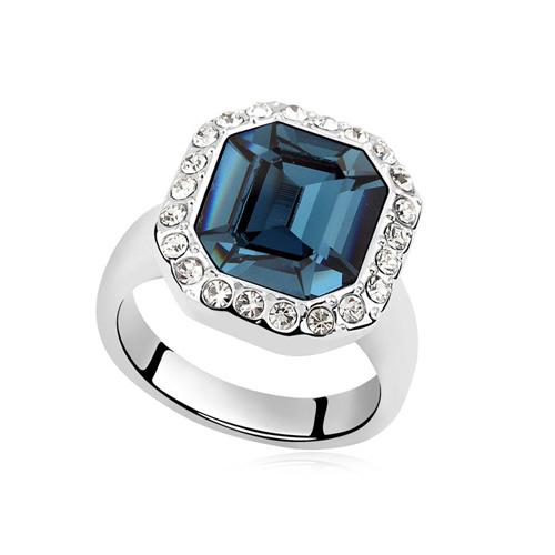 Кольцо с кристаллами Сваровски 9220 Italina р. 18 Синий