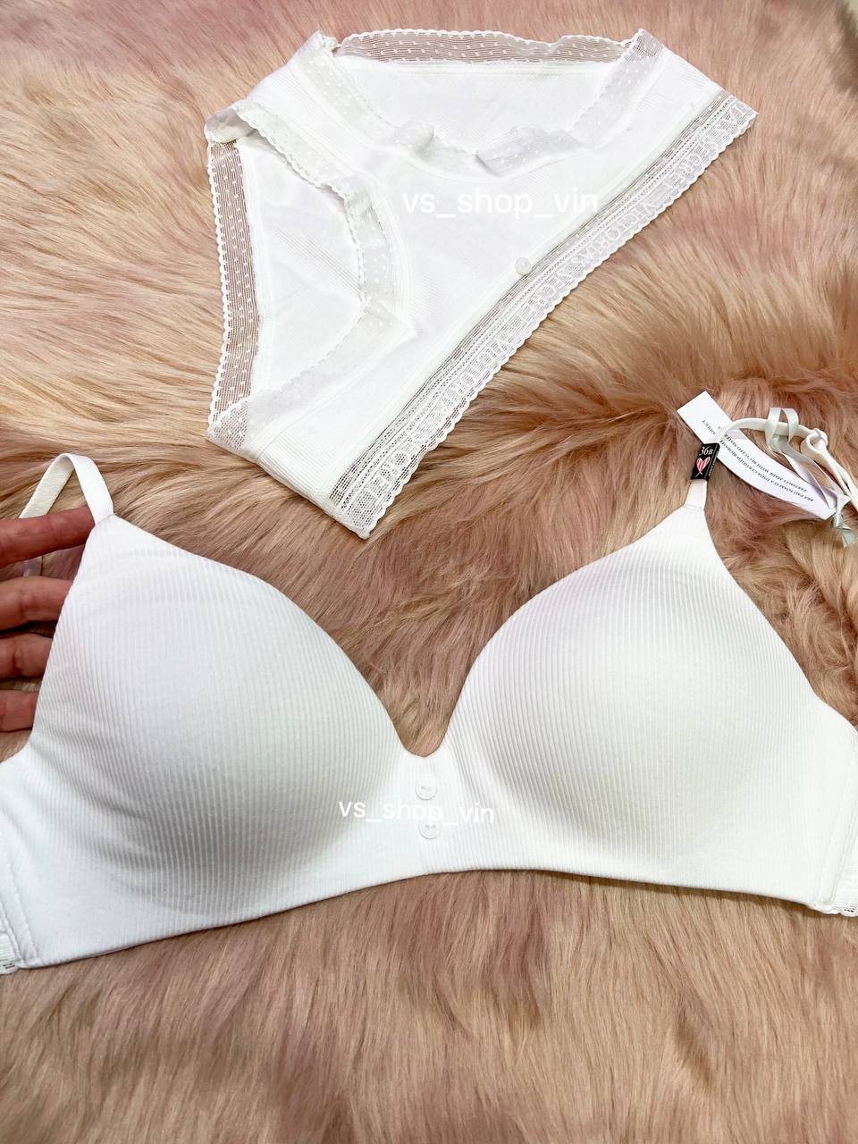 Бюстгальтер безкаркасний Victoria's Secret Lightly-Lined Wireless Bra 80С 36С Білий - фото 4