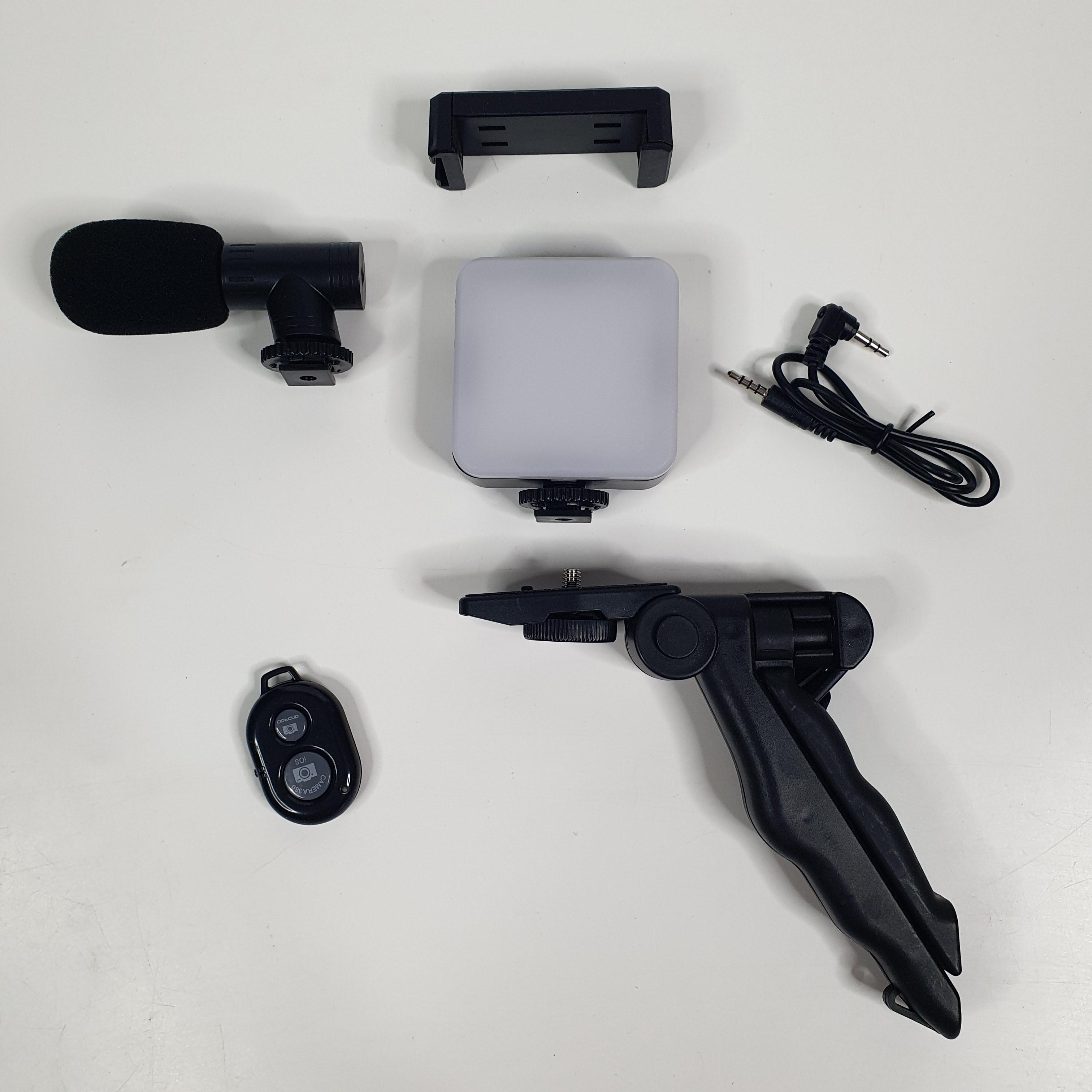 Набор блогера Ripoint 5в1 штатив трипод-стабилизатор для телефона с микрофоном/LED подсветкой/держателем и пультом Черный (AY-49) - фото 11 Набор блогера Ripoint 5в1 штатив трипод-стабилизатор для телефона с микрофоном/LED подсветкой/держателем и пультом Черный (AY-49) - фото 11