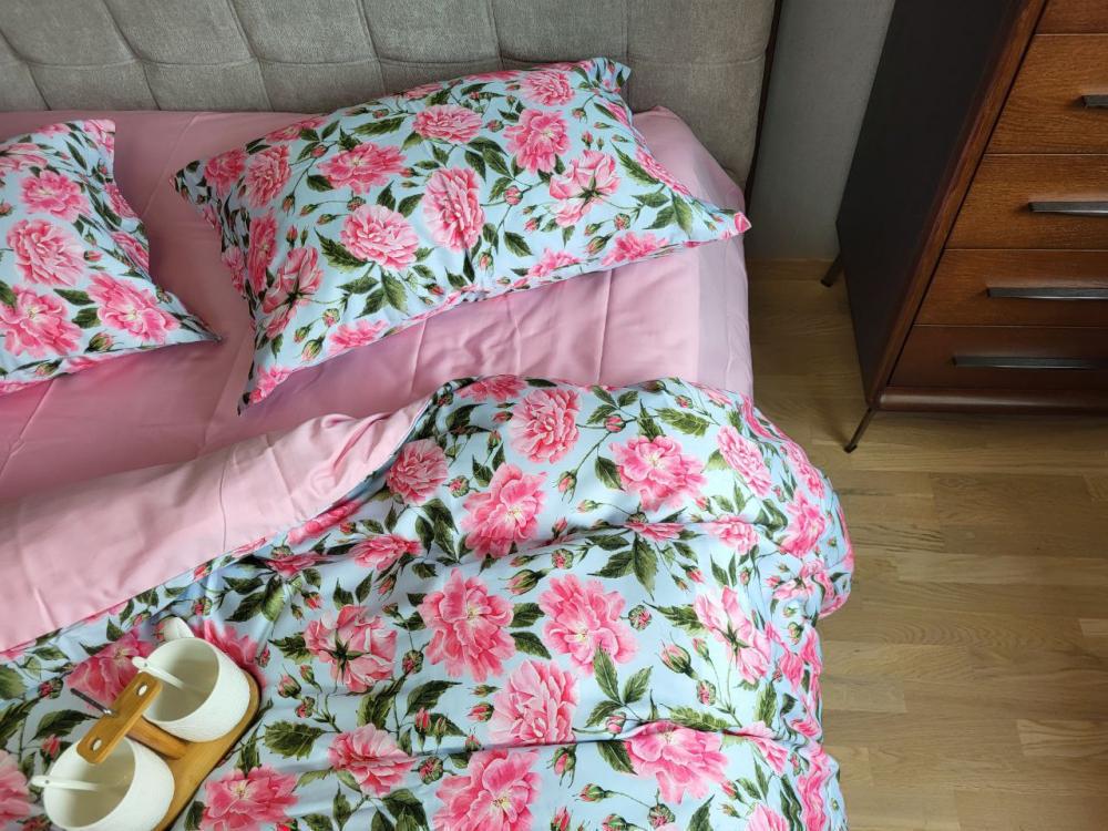 Комплект постельного белья на резинке PEONIES сатин Premium семейный/наволочки 50х70/70х70 см (6255)