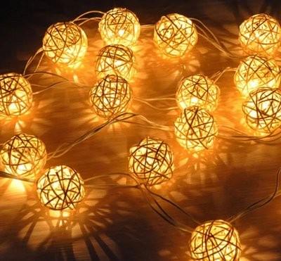 Гирлянда новогодняя светодиодная Клубок 10 Led 2м на батарейках теплый белый цвет (100695) Гирлянда новогодняя светодиодная Клубок 10 Led 2м на батарейках теплый белый цвет (100695)