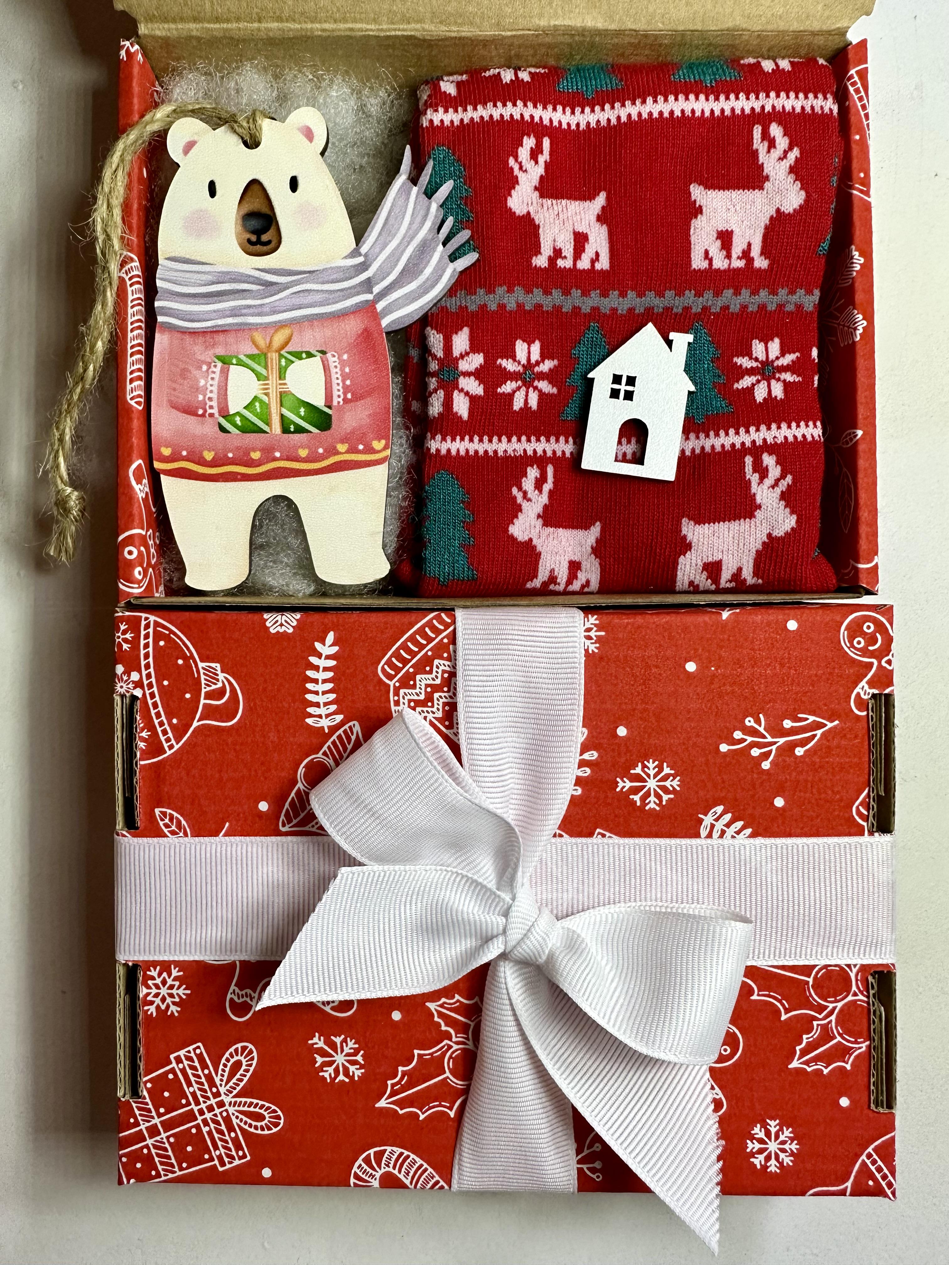 Набір подарунковий із новорічними шкарпетками та іграшкою - фото 9 Набір подарунковий із новорічними шкарпетками та іграшкою - фото 9