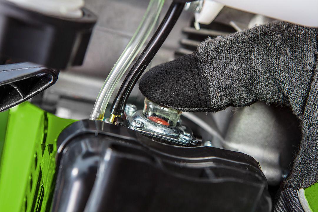 Триммер садовый бензиновый Verto 42,7 куб. см 1,2 л. с. леска 46 см чем 25,5 см 7,3 кг (50G491) - фото 4 Триммер садовый бензиновый Verto 42,7 куб. см 1,2 л. с. леска 46 см чем 25,5 см 7,3 кг (50G491) - фото 4