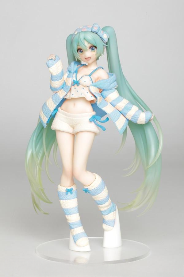 Фигурка аниме Taito Вокалоид Хацуне Мику Hatsune Miku Room Wear Ver Figure Costumes 18 см (2579440321)