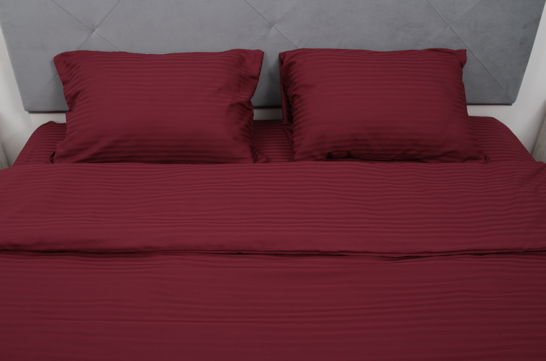 Комплект постельного белья семейный Amore bordo1652 страйп-сатин Бордовый (KPB-As-STLux-bordo1652 50x70_) - фото 3 Комплект постельного белья семейный Amore bordo1652 страйп-сатин Бордовый (KPB-As-STLux-bordo1652 50x70_) - фото 3