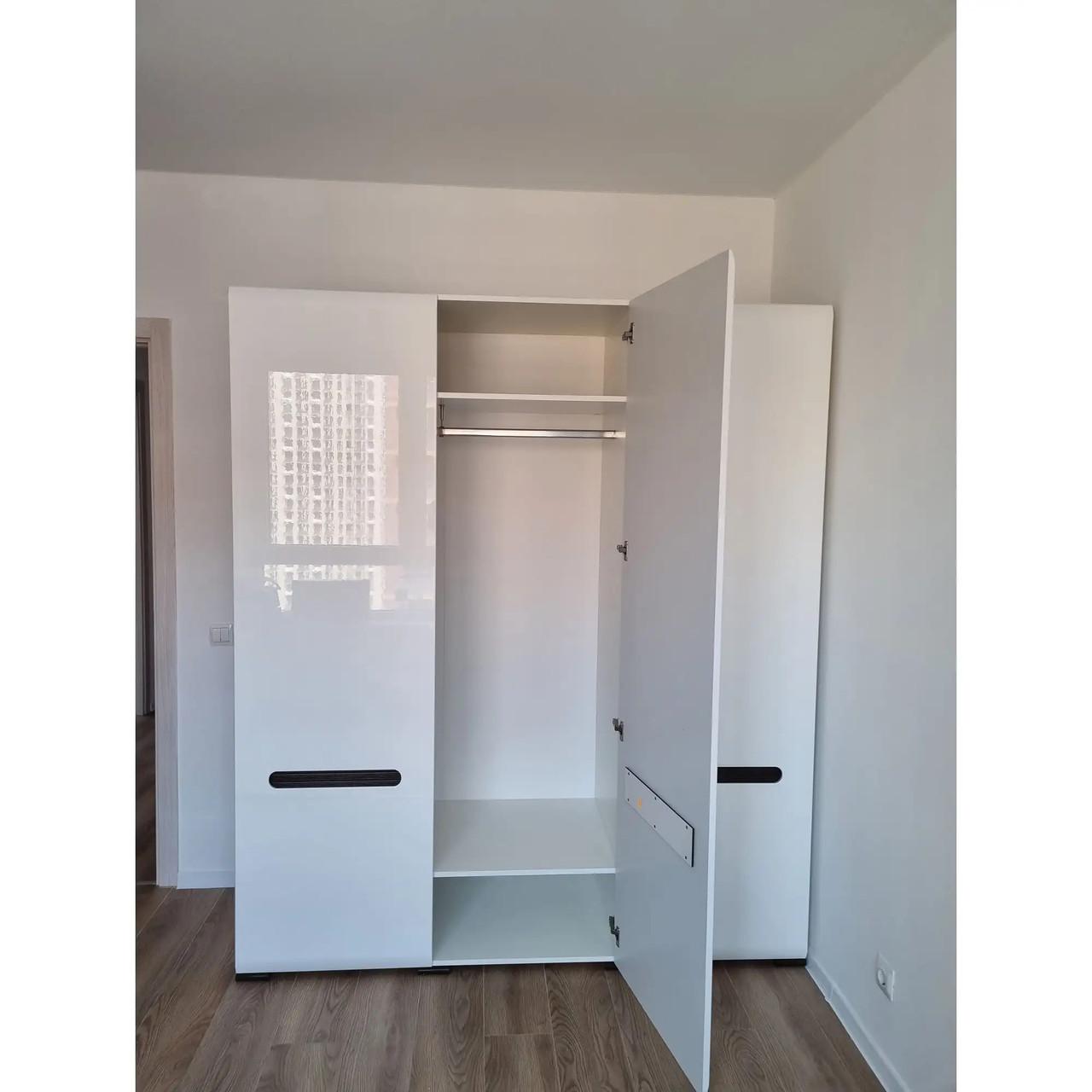 Шафа трьохдверна ВМК Ацтека SZF3D/21/18 Білий/Білий глянець (GRB-1657) - фото 4 Шафа трьохдверна ВМК Ацтека SZF3D/21/18 Білий/Білий глянець (GRB-1657) - фото 4