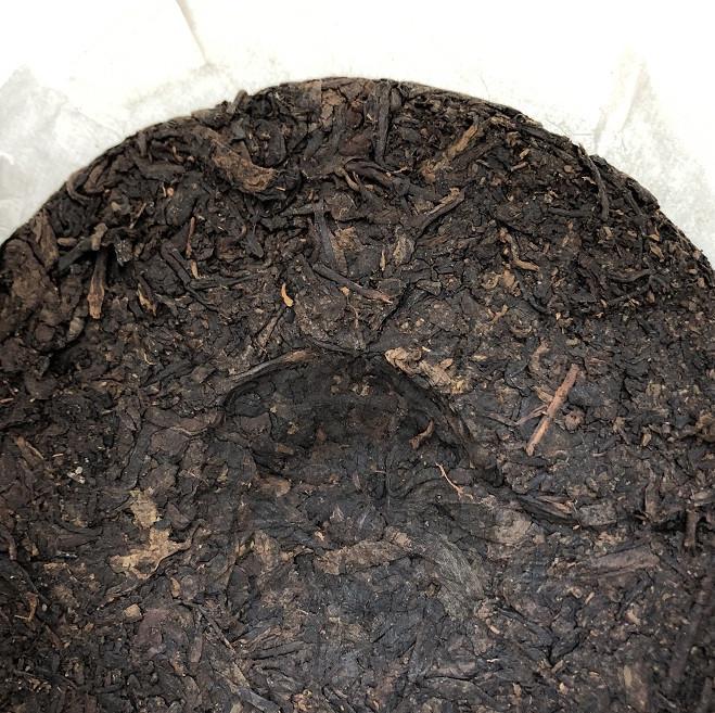 Чай Шу пуэр Yi Wu Lao Shu 2019 года блин 357 г - фото 3