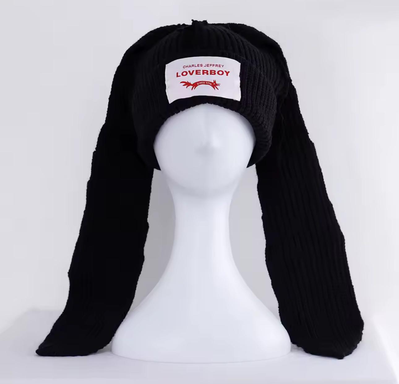 Шапка с ушками зайца и нашивкой one size Черный