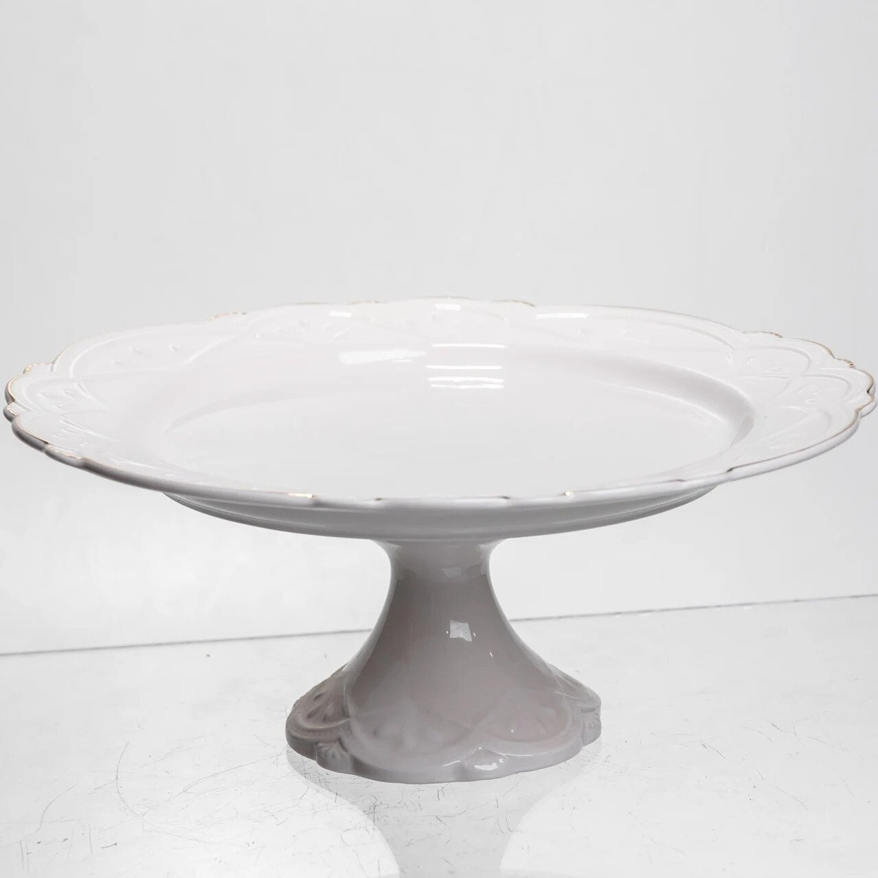 Тортовница фарфоровая на ножке Yiwu Pearl 25,5 см (120-YH-HG044)