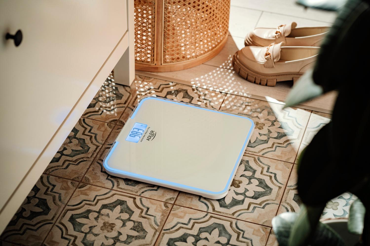 Ваги підлогові електронні Adler AD 8183 до 180 кг 2хАААА автовимкнення/синє підсвічування White (AD8183) - фото 6 Ваги підлогові електронні Adler AD 8183 до 180 кг 2хАААА автовимкнення/синє підсвічування White (AD8183) - фото 6