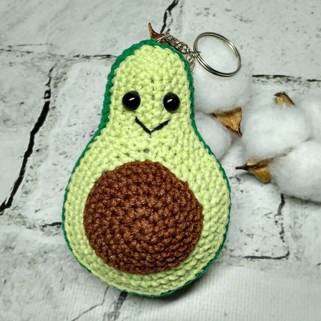 Брелок Авокадо мальчик вязаный ручной работы амигуруми 10х6 см Зеленый (2021-1)