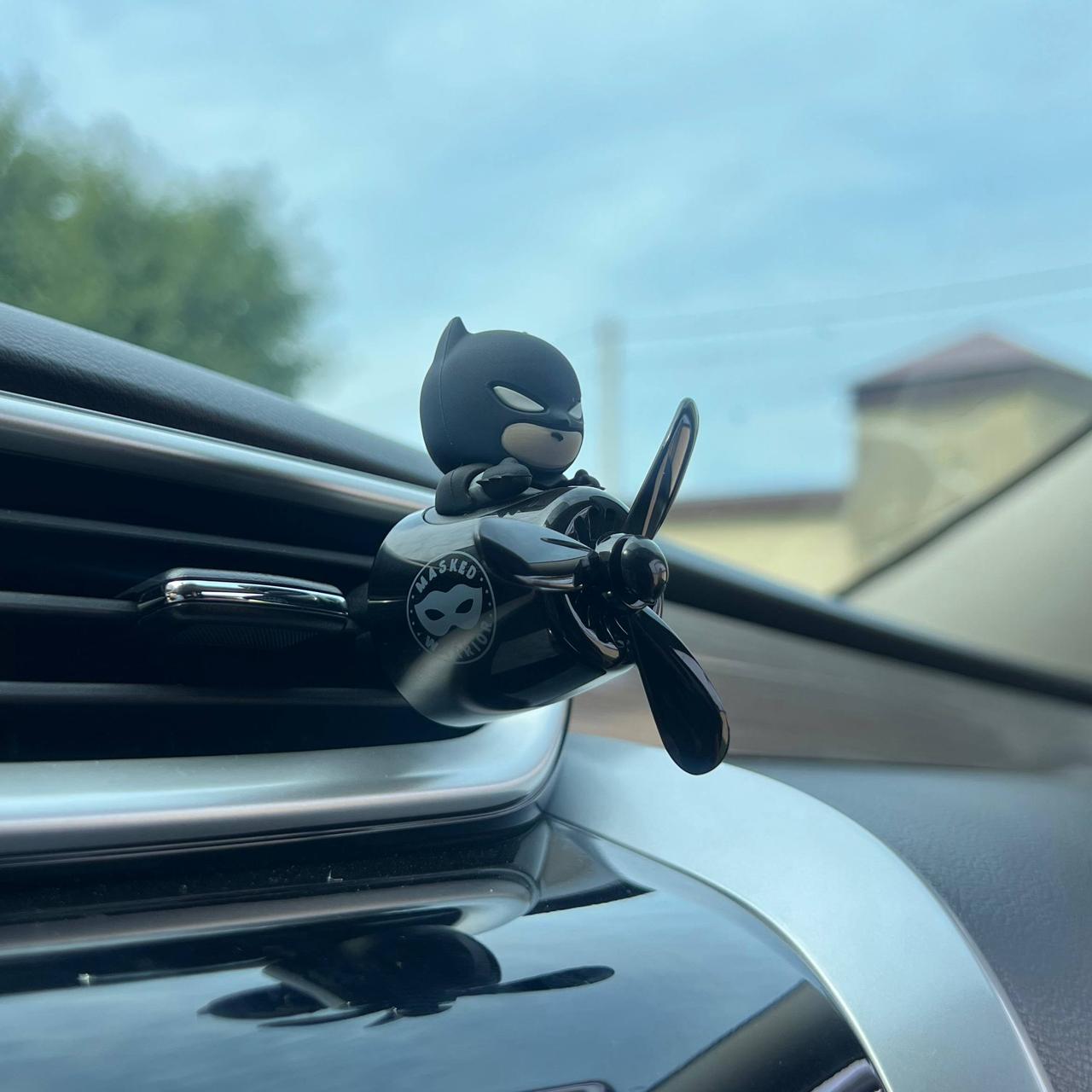 Ароматизатор в авто решетку Pilot Batman Jet - фото 3 Ароматизатор в авто решетку Pilot Batman Jet - фото 3