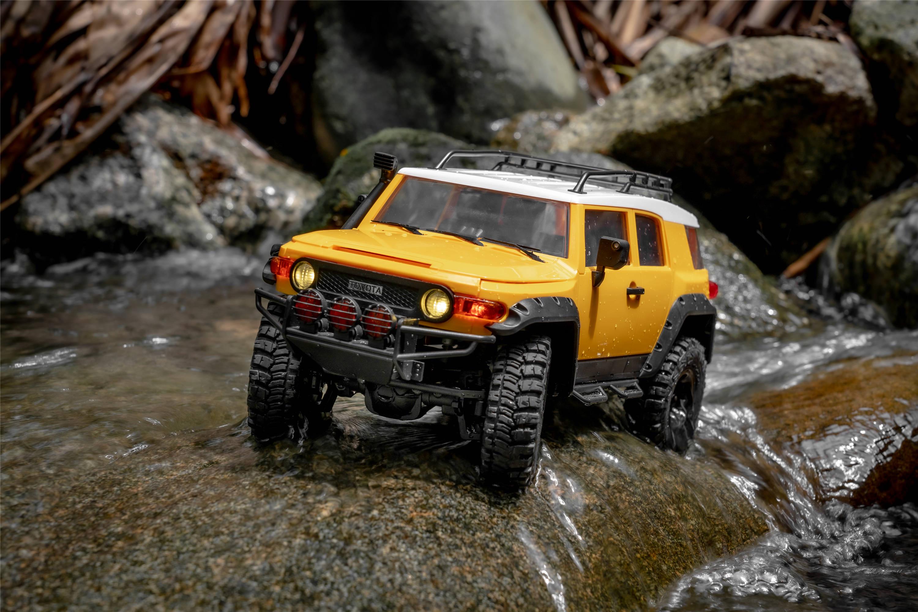 Машинка на радиоуправлении FMS 1:18 FJ Cruiser RTR Yellow - фото 6 Машинка на радиоуправлении FMS 1:18 FJ Cruiser RTR Yellow - фото 6