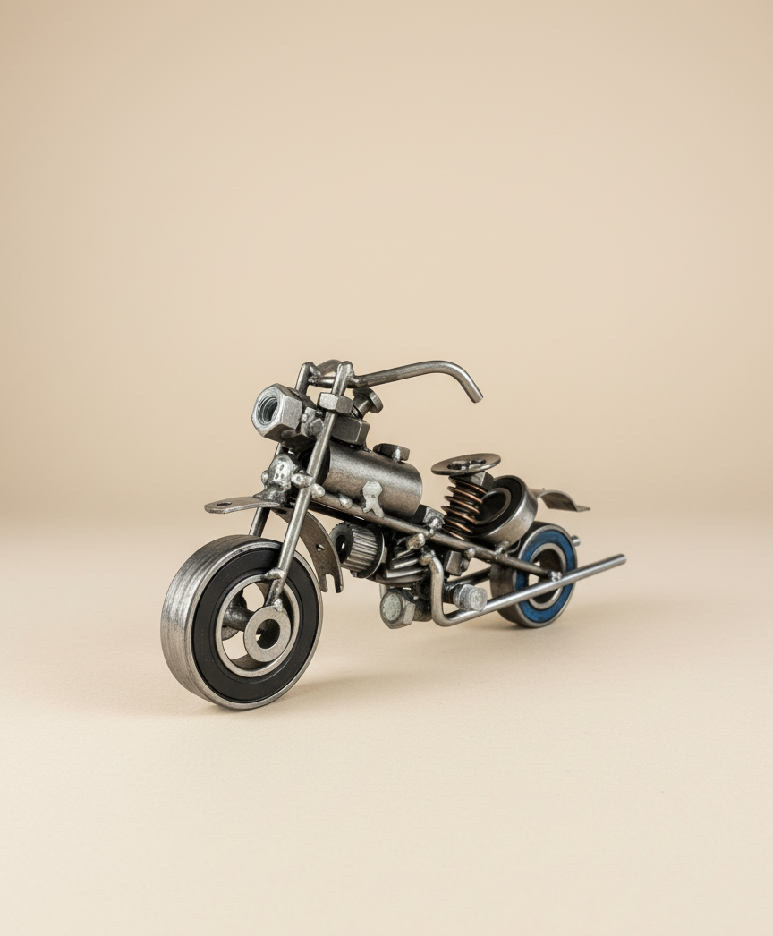Скульптура мотоцикла из переработанного металла сталь (30707532)