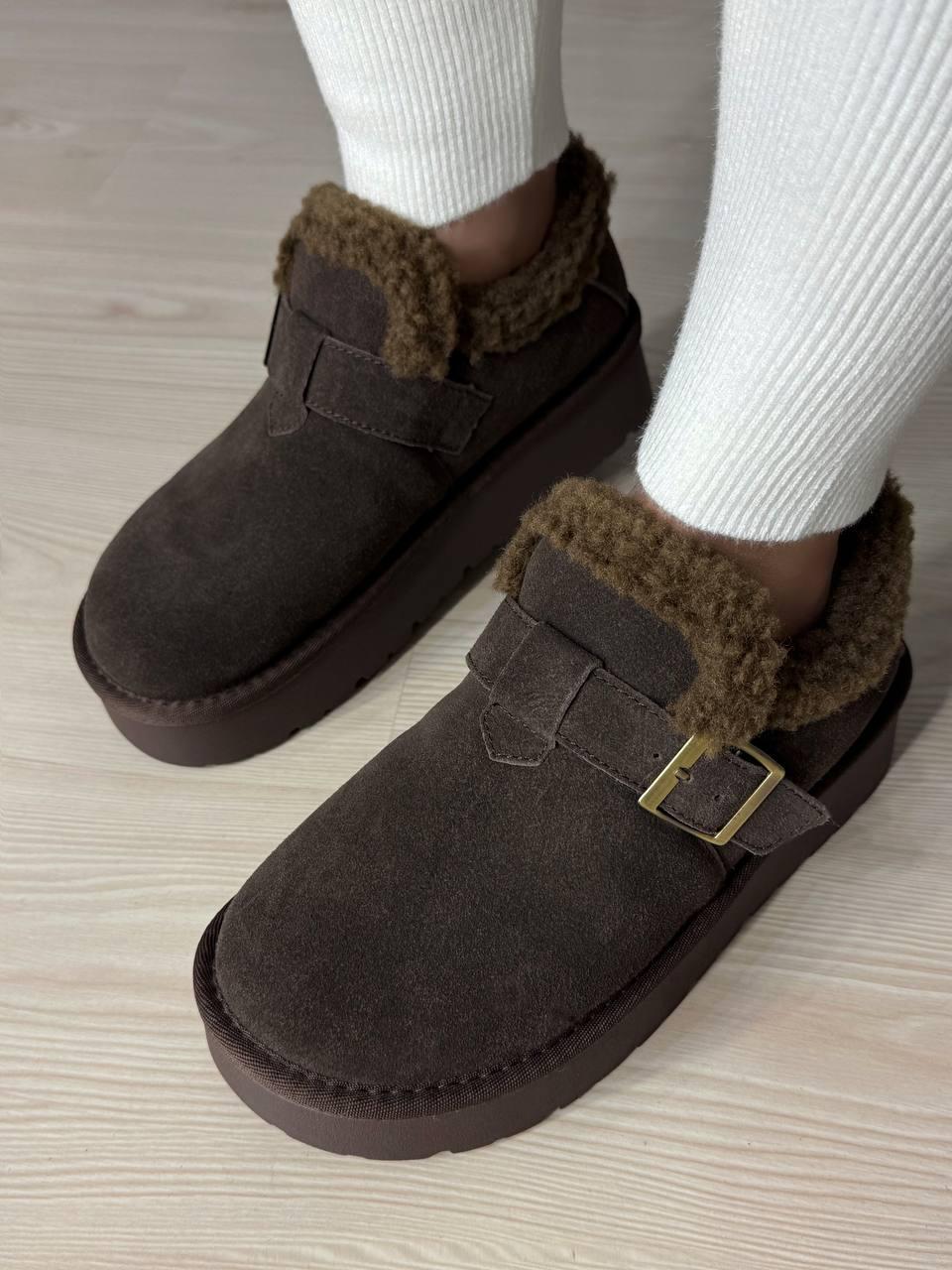 Ботинки женские Hengji 003-7 угги натуральная замша с пряжкой р. 41 Коричневый (5613) - фото 1