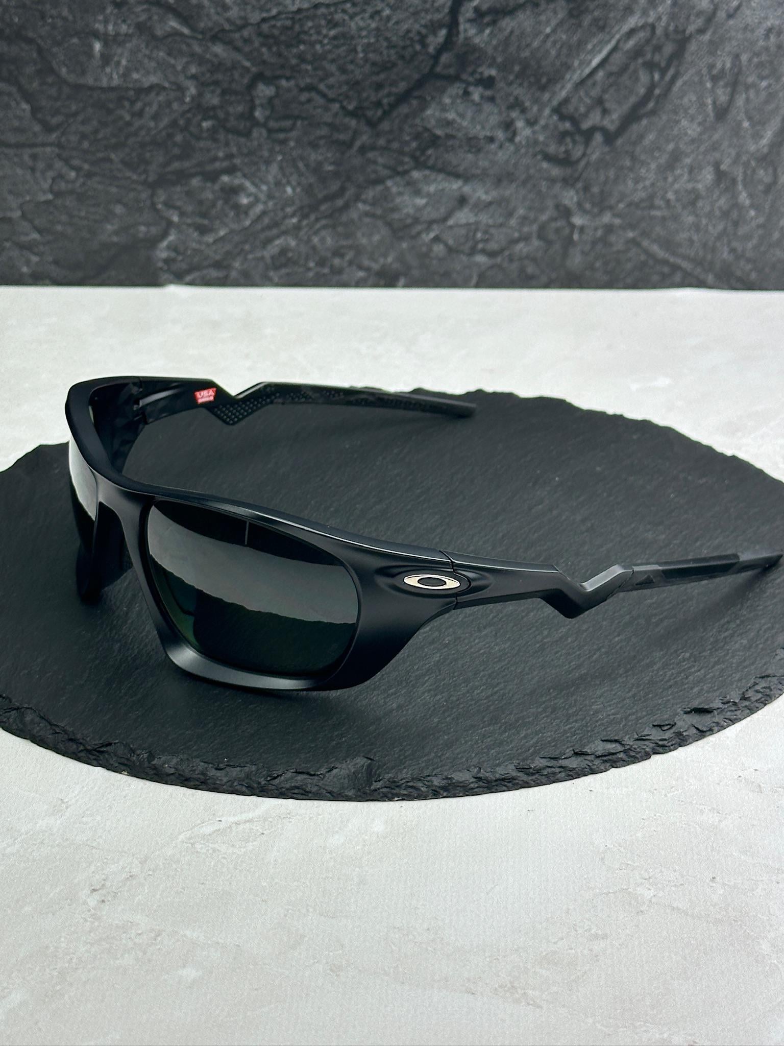 Солнцезащитные очки Oakley Lateralis OO9431 с линзой Prizm Black темные дымчатые спортивные мужские Черный
