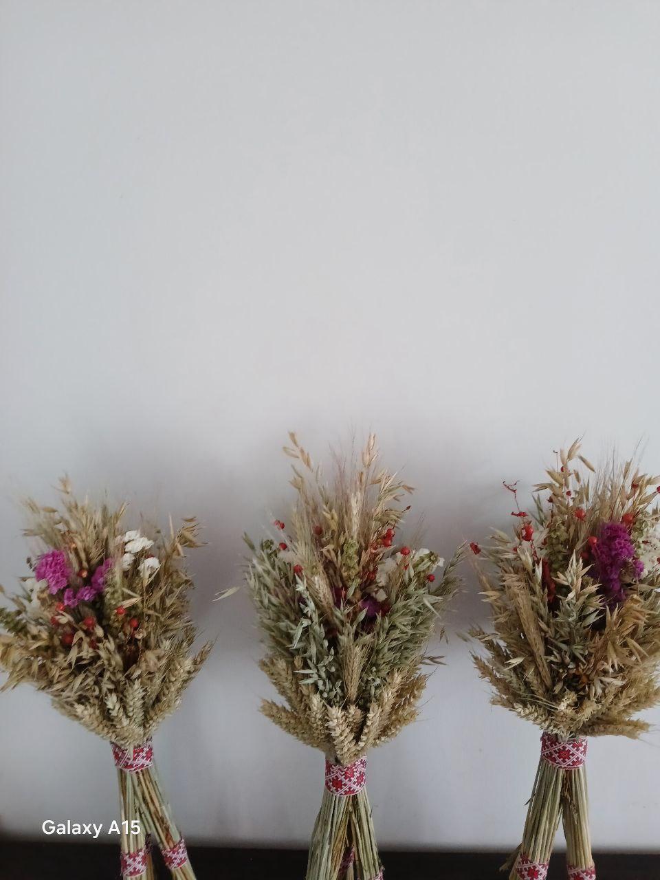 Дидух рождественский из колосья пшеницы/льна и овса на трех ножках 40-45 см с лентой вышиванкой Красный (2822643174) - фото 5