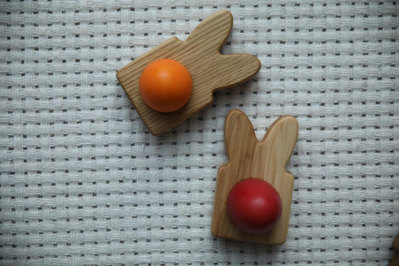 Подставка из дерева ясеня для 1 крашанки Ушки 6,5х11х2,5 см (WDE-3.1) - фото 9 Подставка из дерева ясеня для 1 крашанки Ушки 6,5х11х2,5 см (WDE-3.1) - фото 9