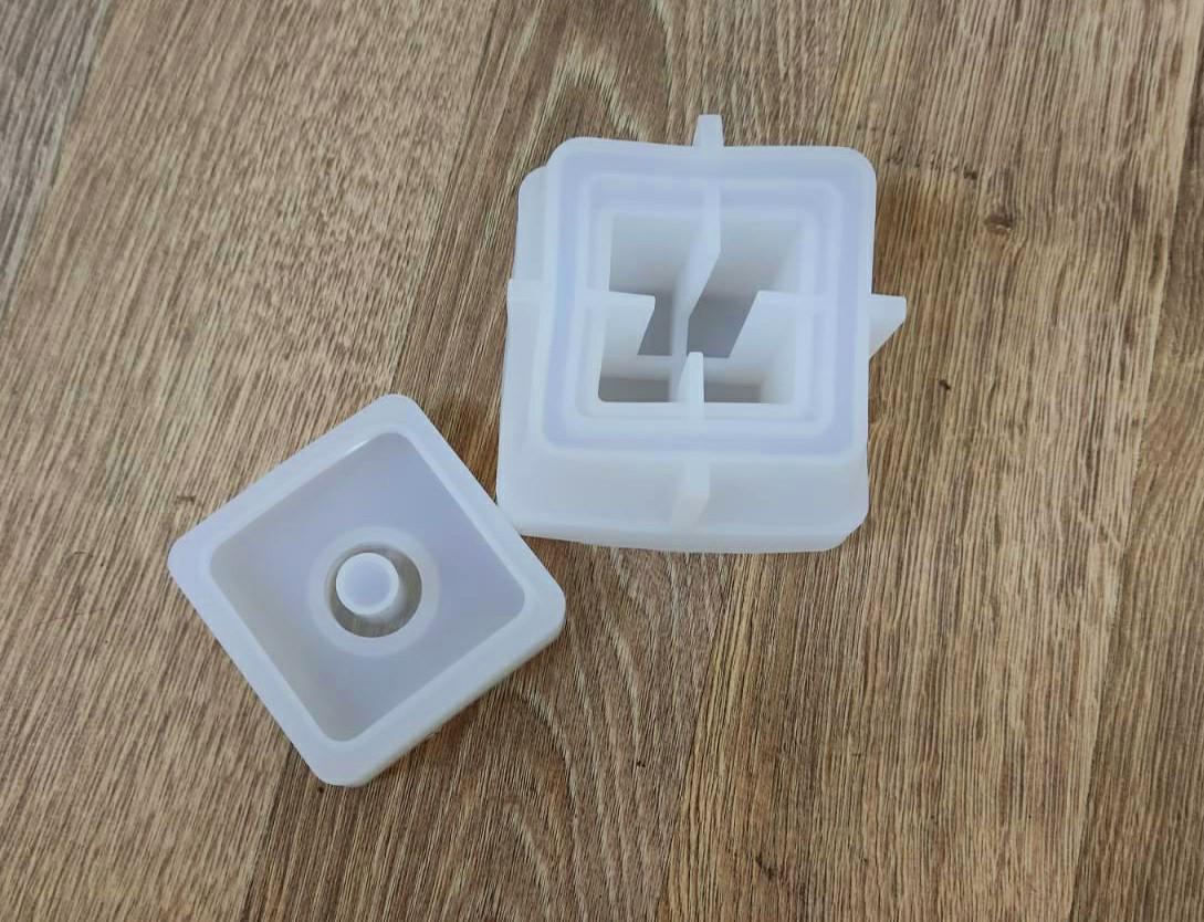 Форма-молд дозатор для мила Куб з епоксидної смоли (3554) - фото 3 Форма-молд дозатор для мила Куб з епоксидної смоли (3554) - фото 3