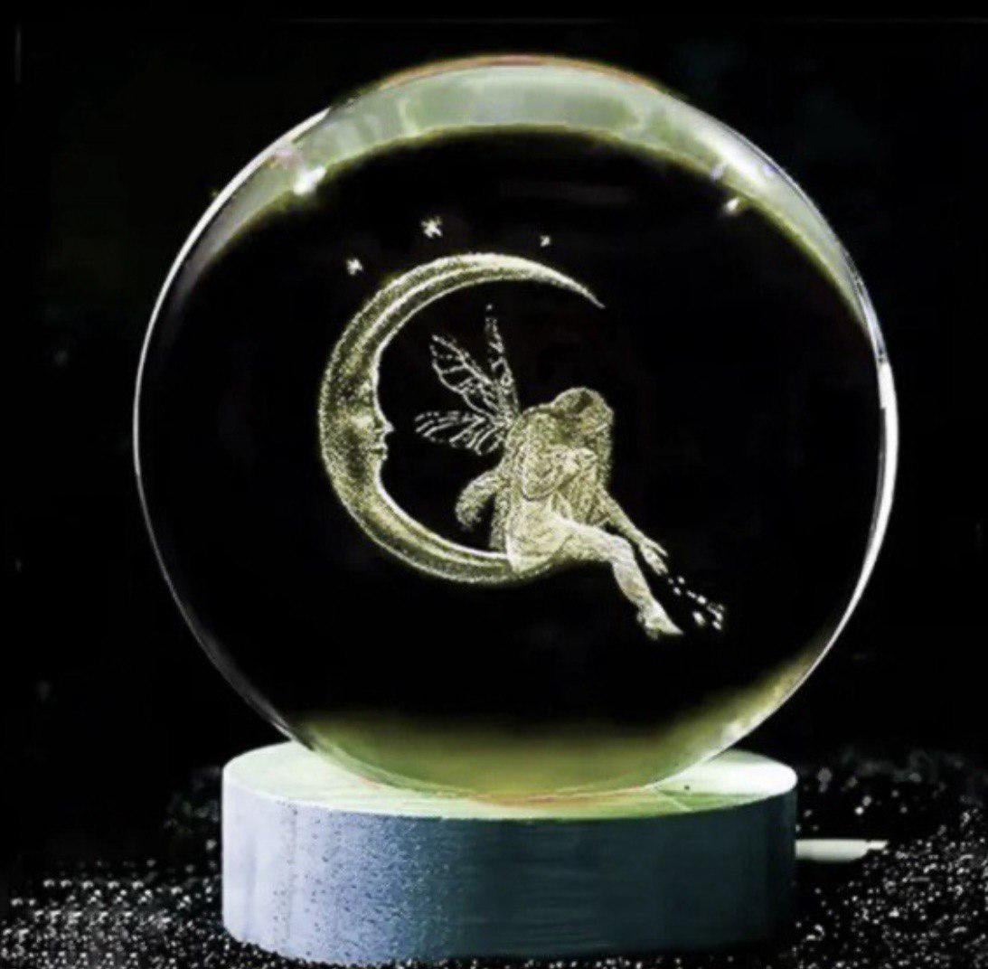 Ночник-хрустальный шар Фея на луне на деревянной подставке LED подсветки/от USB 8 см (м00185)